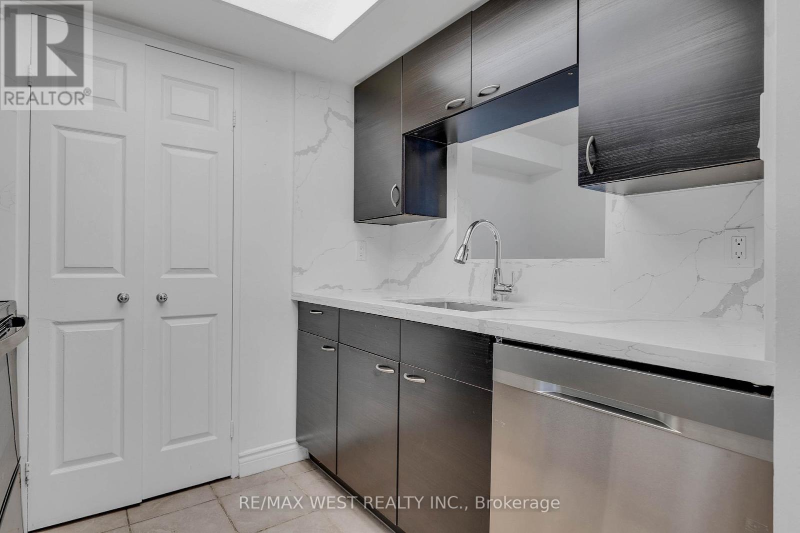 1102 - 285 Enfield Place, Mississauga, Ontario  L5B 3Y6 - Photo 17 - W12532406