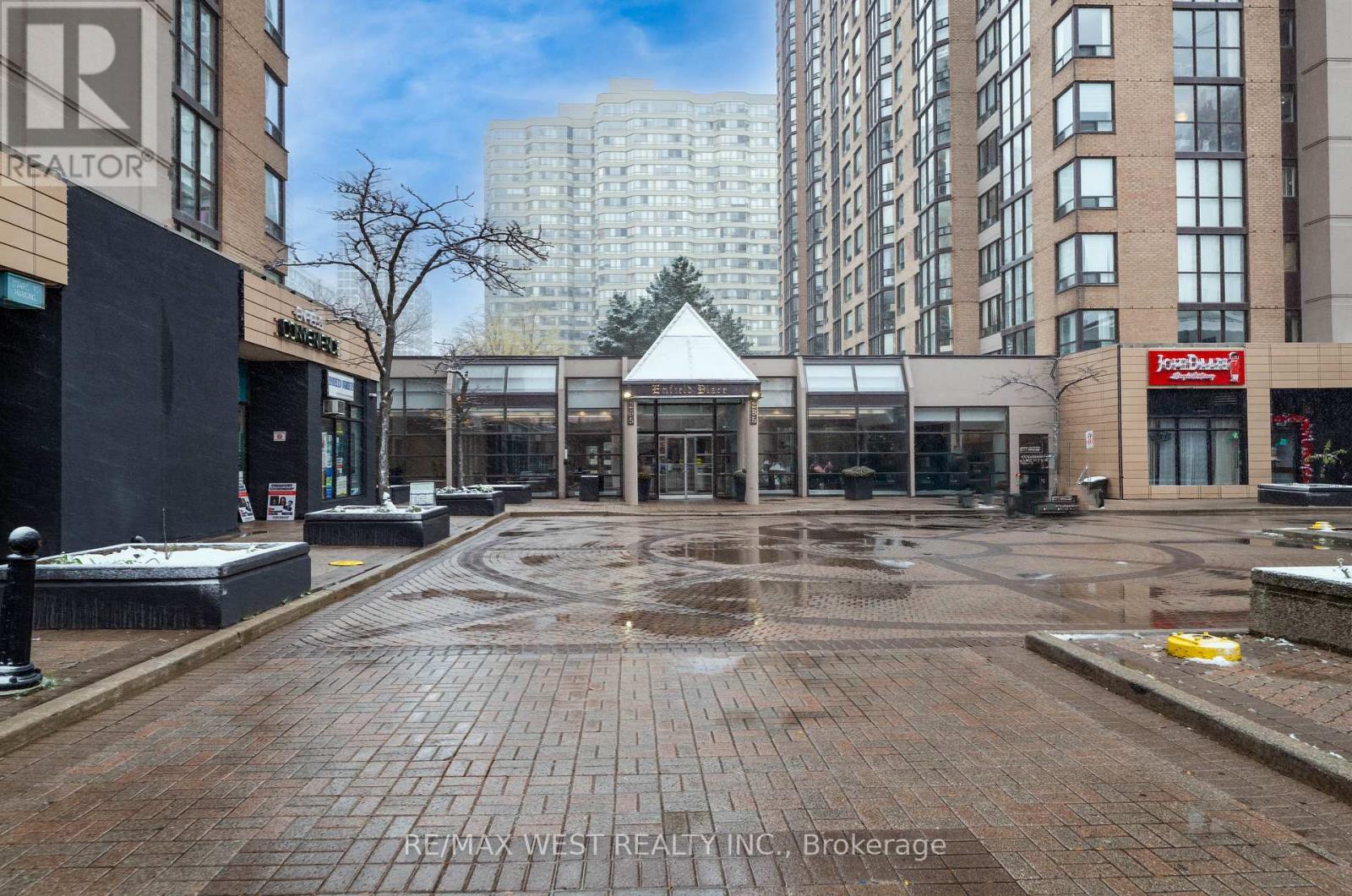 1102 - 285 Enfield Place, Mississauga, Ontario  L5B 3Y6 - Photo 3 - W12532406