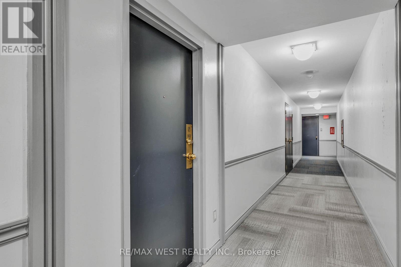 1102 - 285 Enfield Place, Mississauga, Ontario  L5B 3Y6 - Photo 5 - W12532406