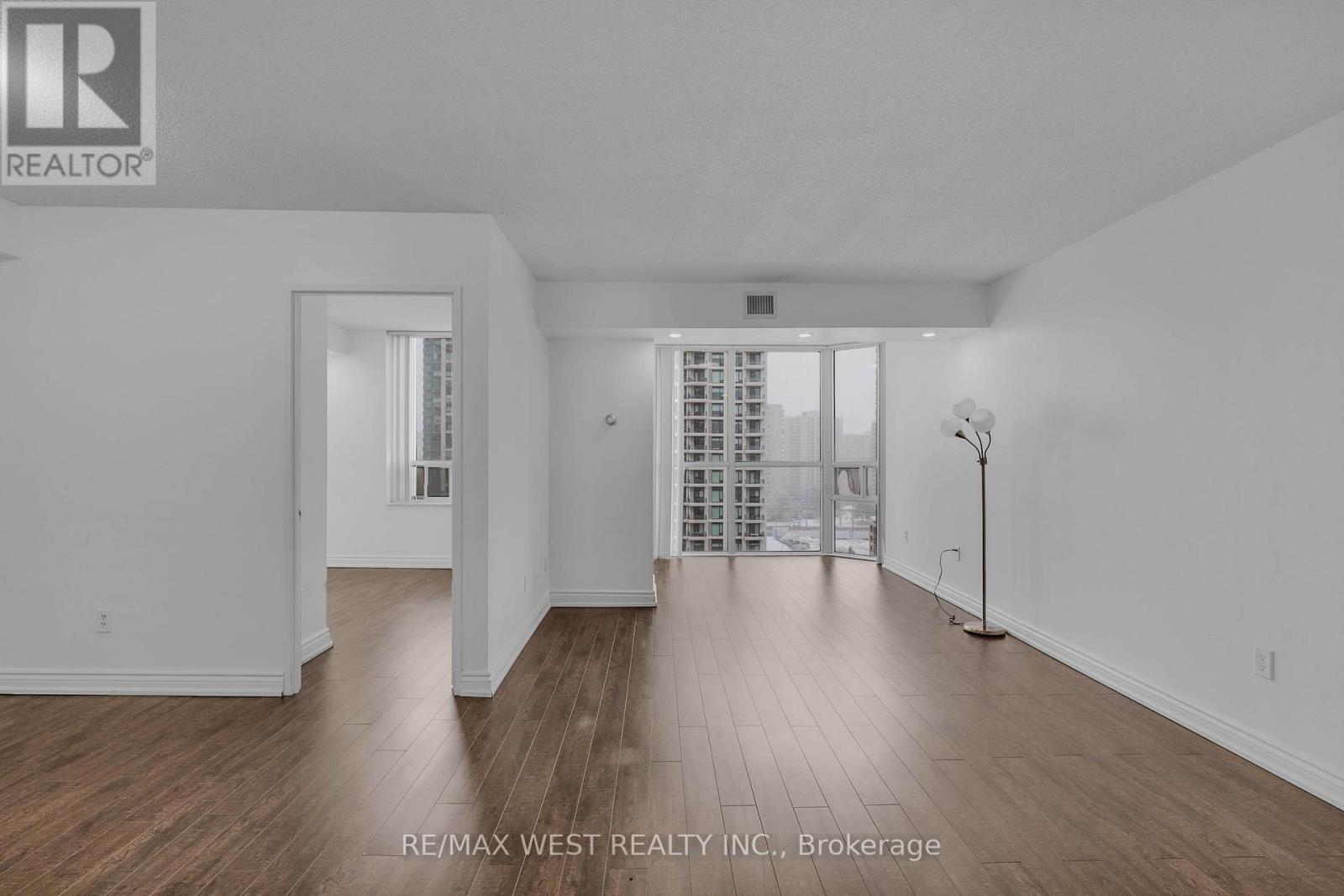 1102 - 285 Enfield Place, Mississauga, Ontario  L5B 3Y6 - Photo 8 - W12532406