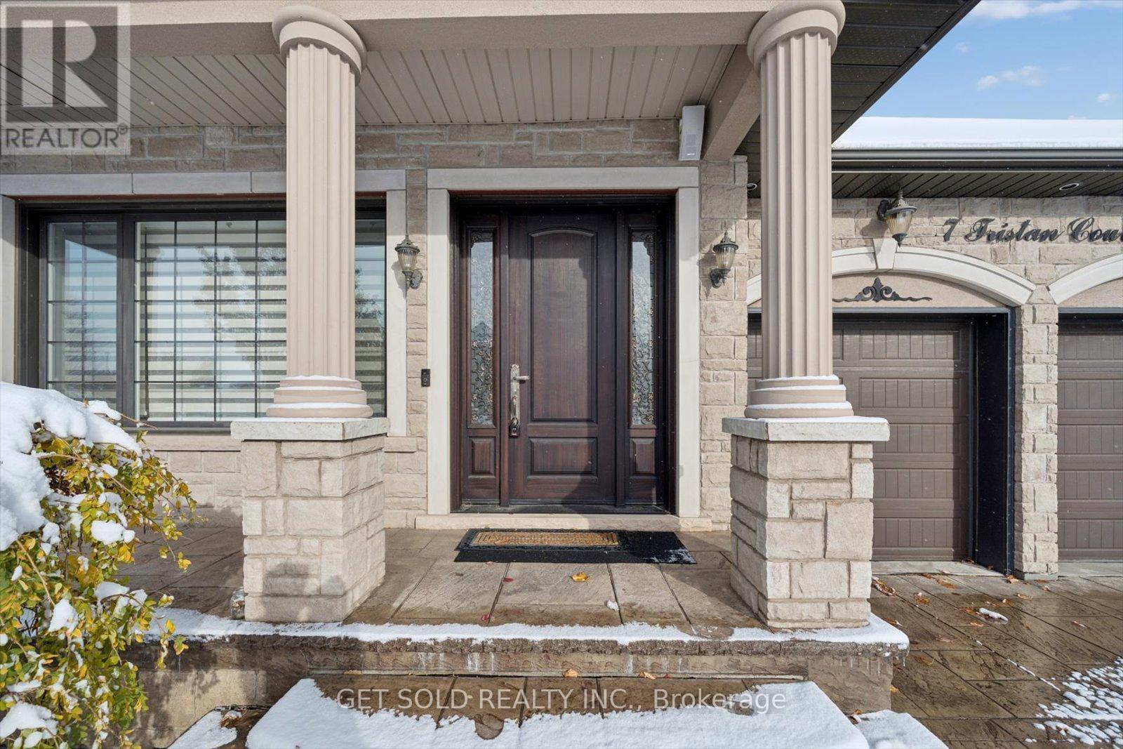7 Tristan Court, Brampton, Ontario  L6Y 5S2 - Photo 7 - W12532414