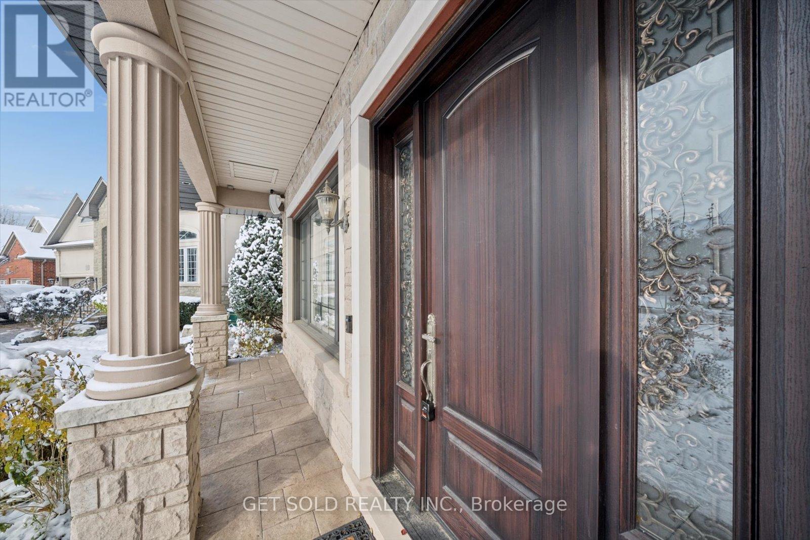 7 Tristan Court, Brampton, Ontario  L6Y 5S2 - Photo 8 - W12532414