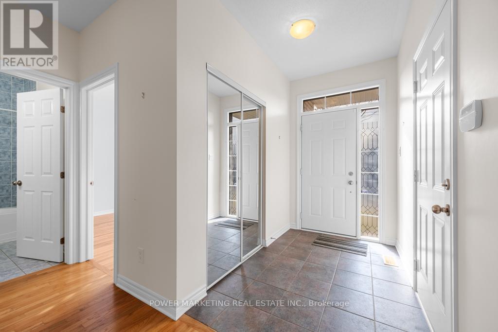 192 Felicity Crescent, Ottawa, Ontario  K1W 0C2 - Photo 5 - X12513350