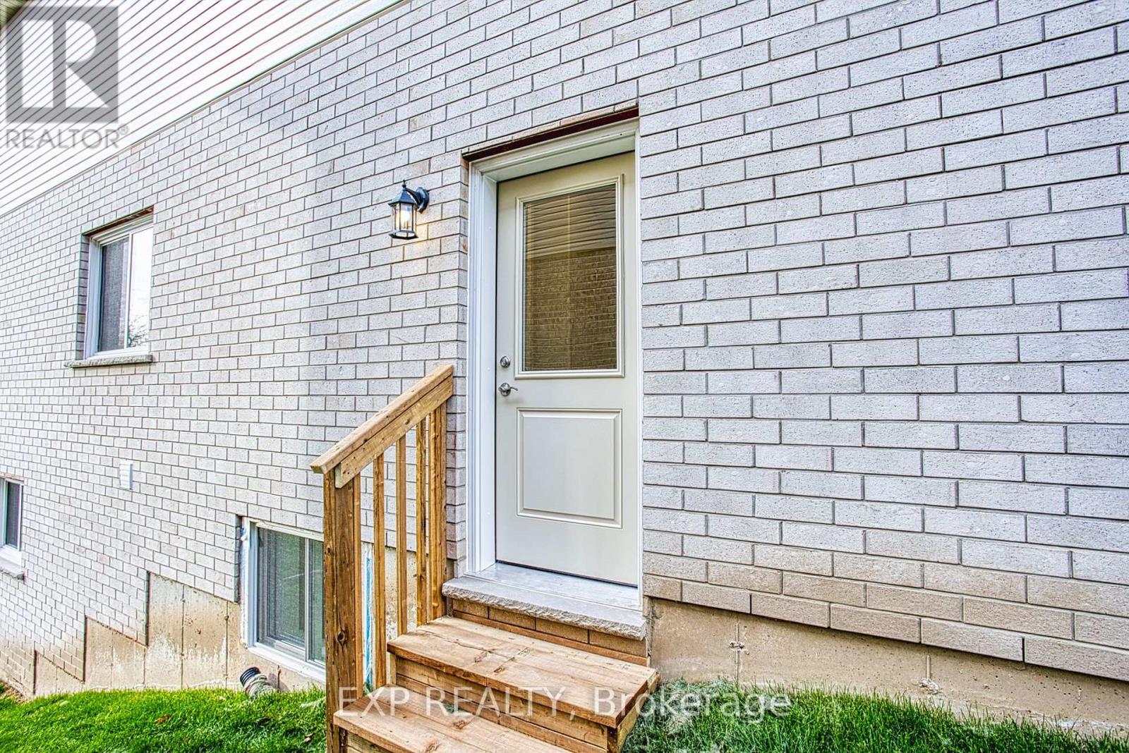 Lower - 26 Willson Drive, Thorold, Ontario  L2V 0G7 - Photo 4 - X12532370