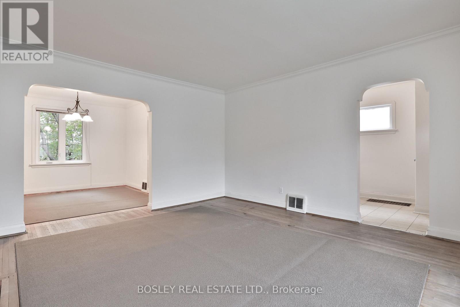 17 Fairholme Avenue, Toronto, Ontario  M6B 2W4 - Photo 7 - C12532464