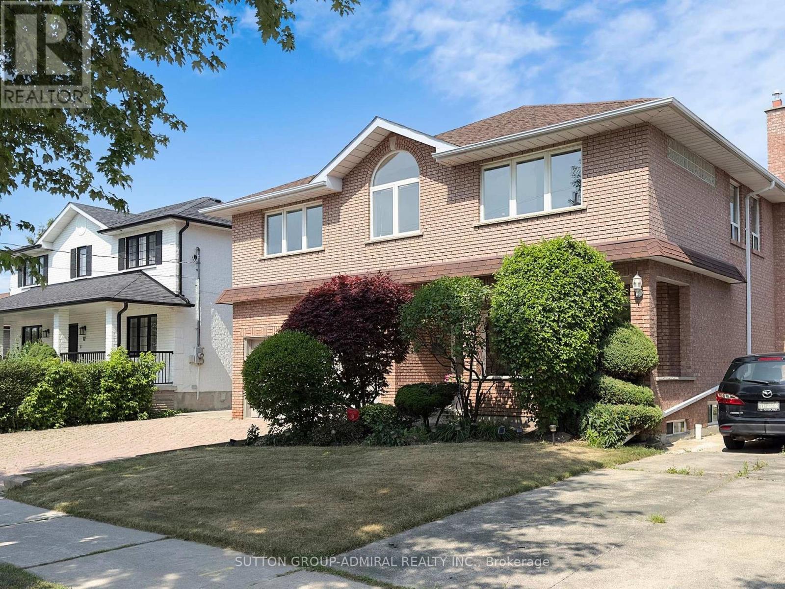 15 Gorman Park, Toronto, Ontario  M3H 3K3 - Photo 2 - C12532468