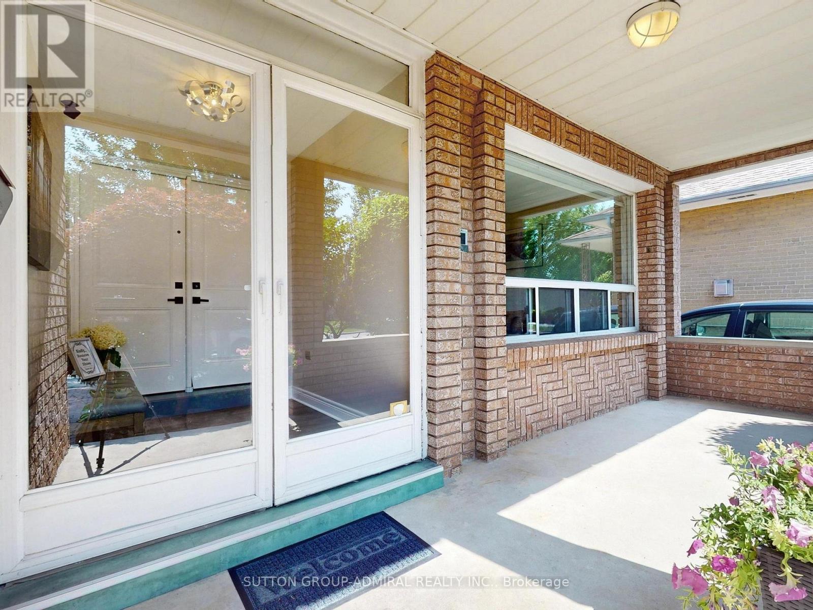 15 Gorman Park, Toronto, Ontario  M3H 3K3 - Photo 3 - C12532468