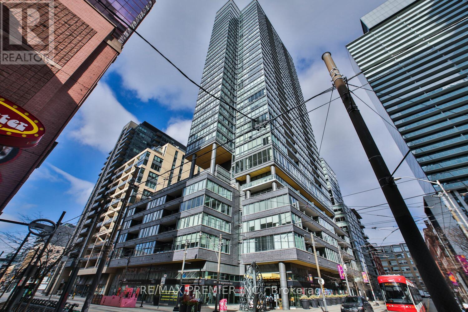 1606 - 8 CHARLOTTE STREET, Toronto, Ontario