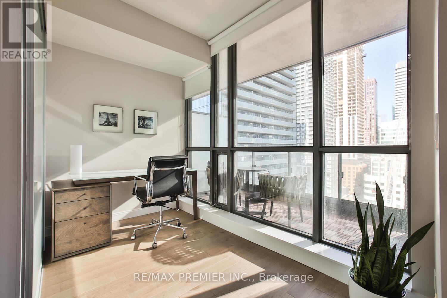 1606 - 8 Charlotte Street, Toronto, Ontario  M5V 0K4 - Photo 25 - C12532576