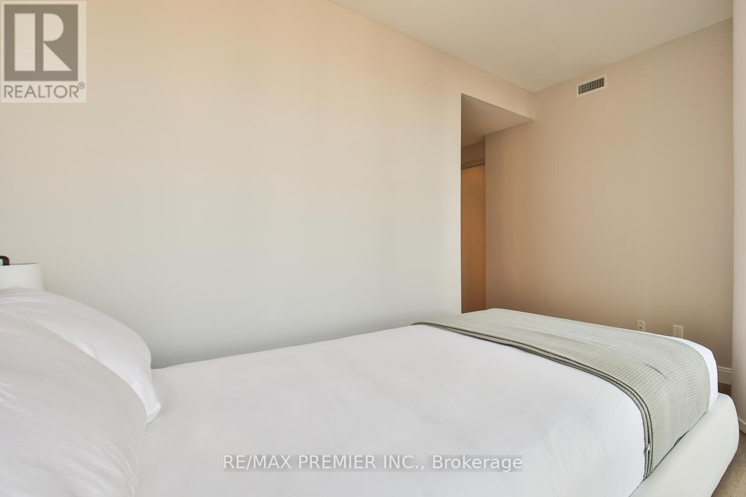 1606 - 8 Charlotte Street, Toronto, Ontario  M5V 0K4 - Photo 30 - C12532576