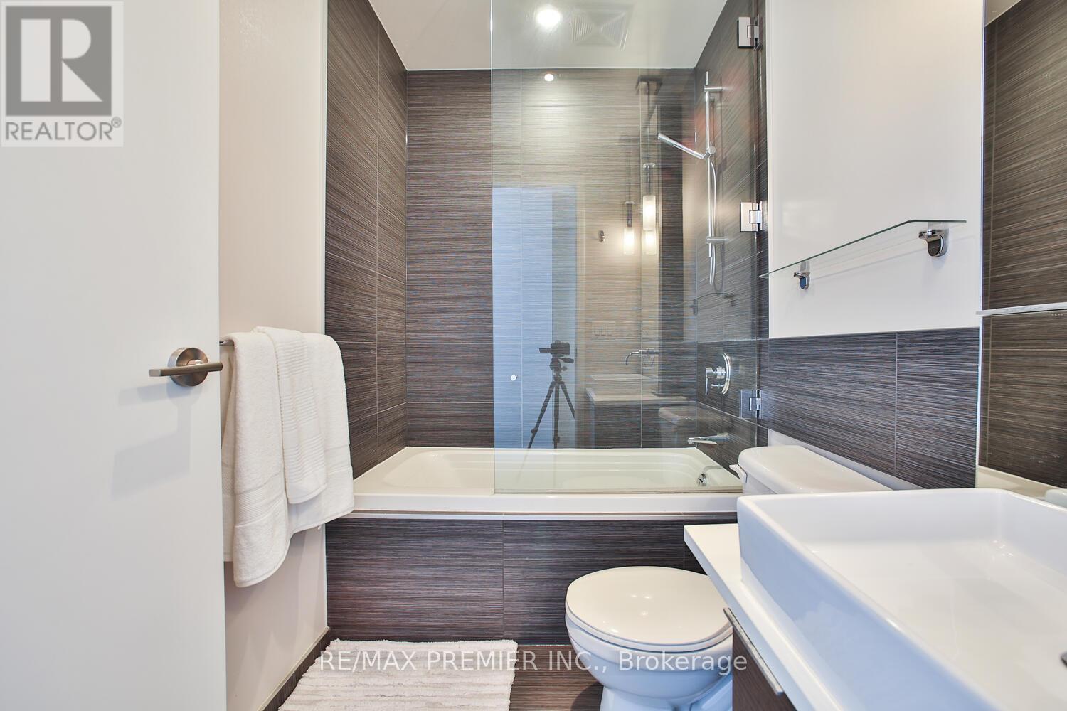 1606 - 8 Charlotte Street, Toronto, Ontario  M5V 0K4 - Photo 32 - C12532576