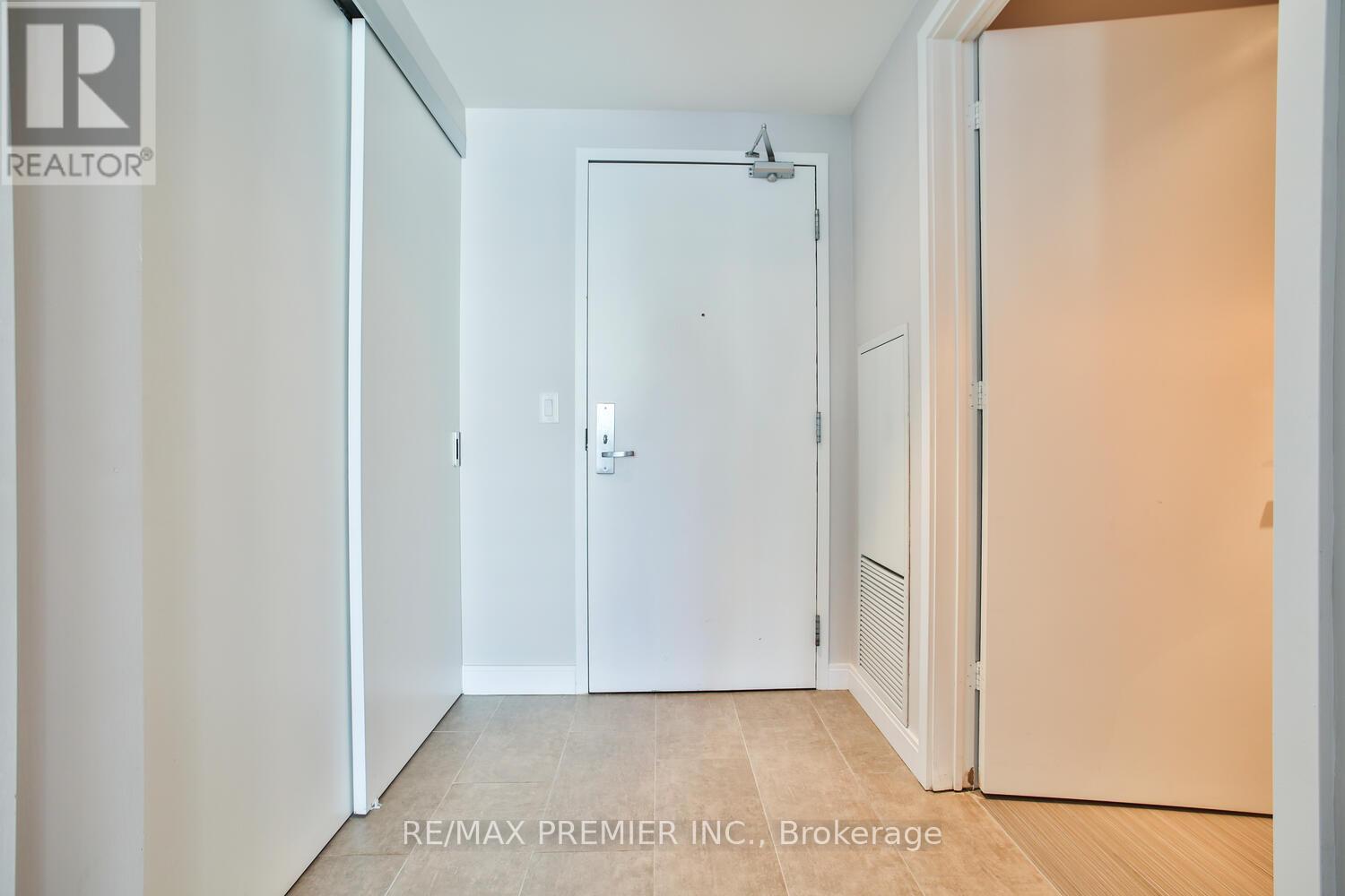 1606 - 8 Charlotte Street, Toronto, Ontario  M5V 0K4 - Photo 7 - C12532576