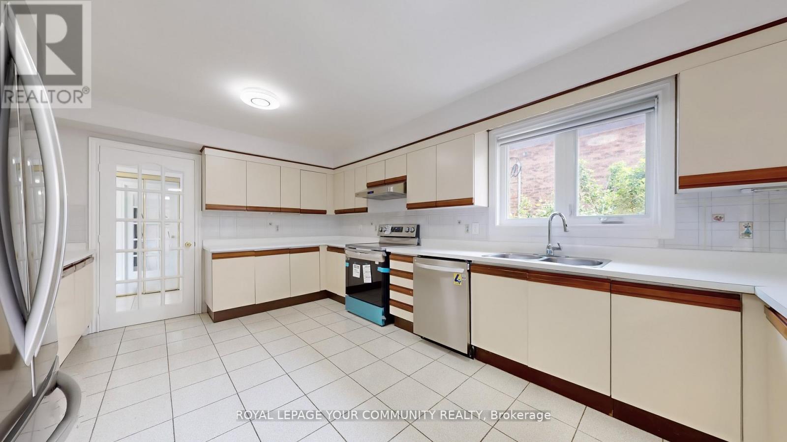 731 Glencairn Avenue, Toronto, Ontario  M6B 1Z9 - Photo 10 - C12532664