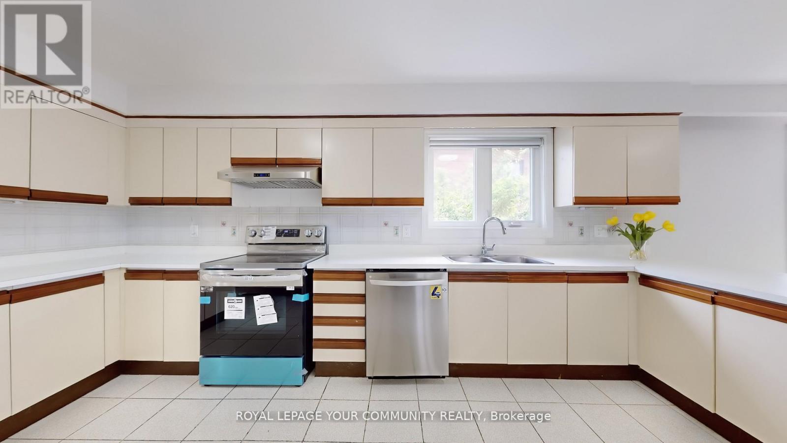 731 Glencairn Avenue, Toronto, Ontario  M6B 1Z9 - Photo 8 - C12532664