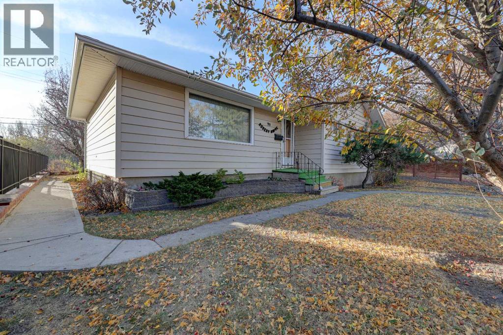 71 Rosery Drive Nw, Calgary, Alberta  T2K 1L4 - Photo 2 - A2263718