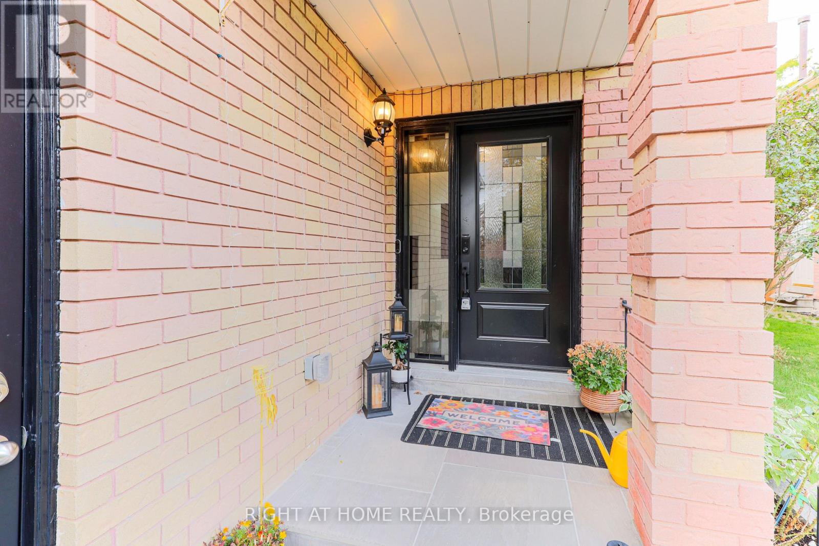 80 Deverell Street, Whitby, Ontario  L1R 1V9 - Photo 4 - E12532616