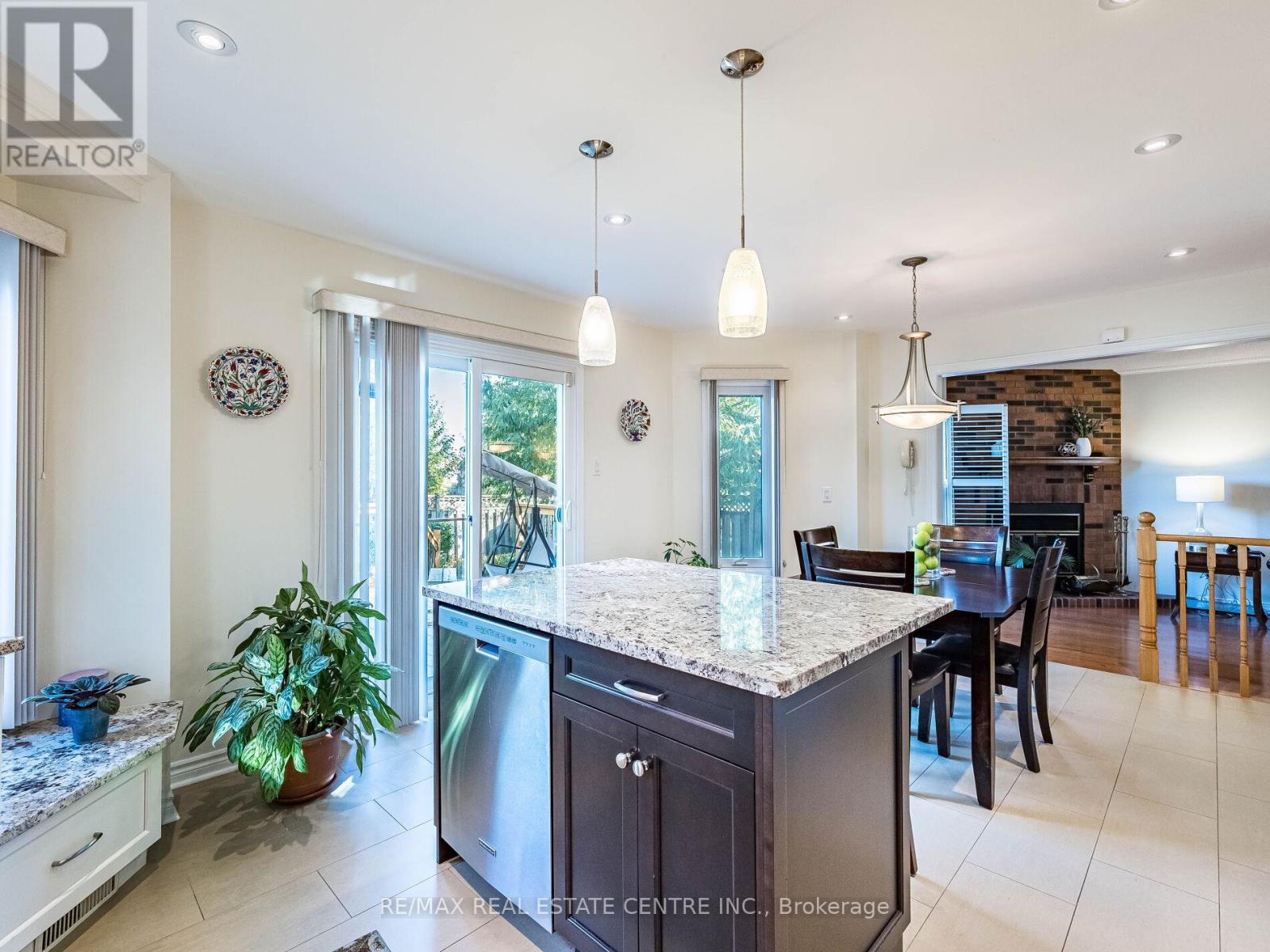 274 Ceremonial Drive, Mississauga, Ontario  L5R 2N8 - Photo 22 - W12427352