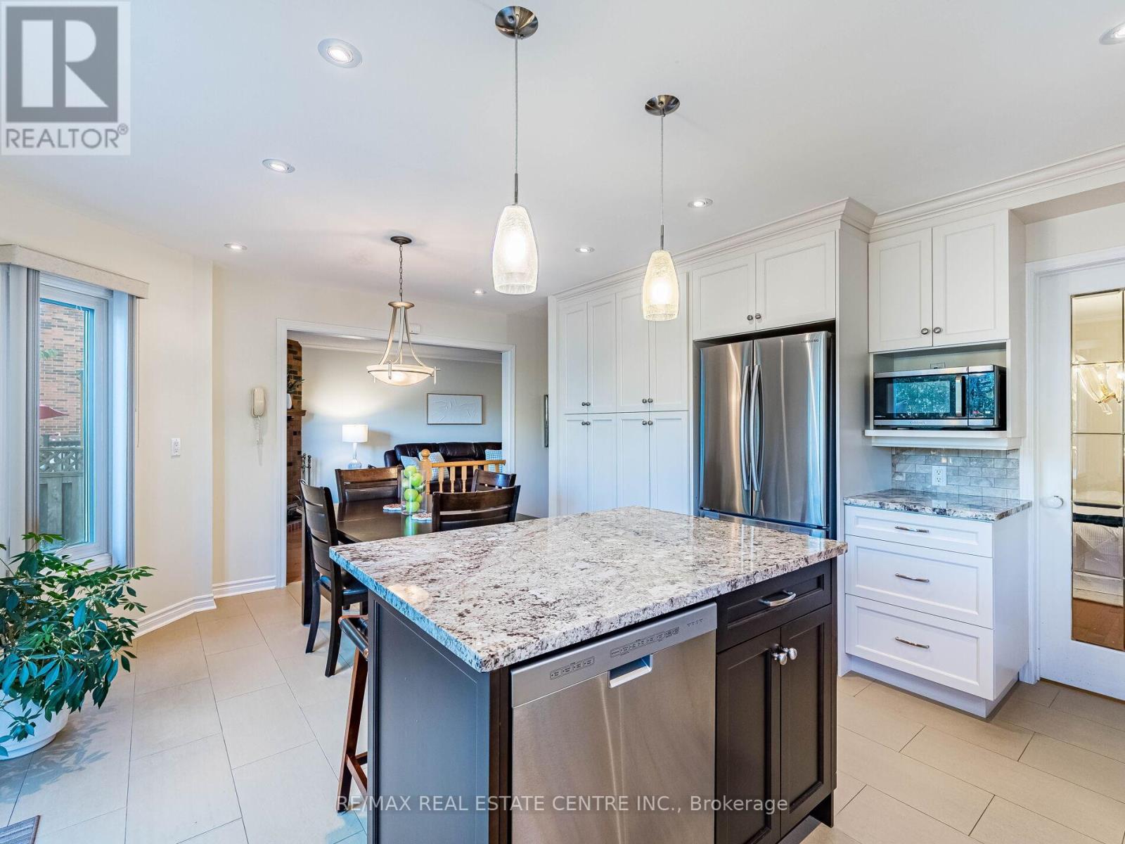 274 Ceremonial Drive, Mississauga, Ontario  L5R 2N8 - Photo 23 - W12427352