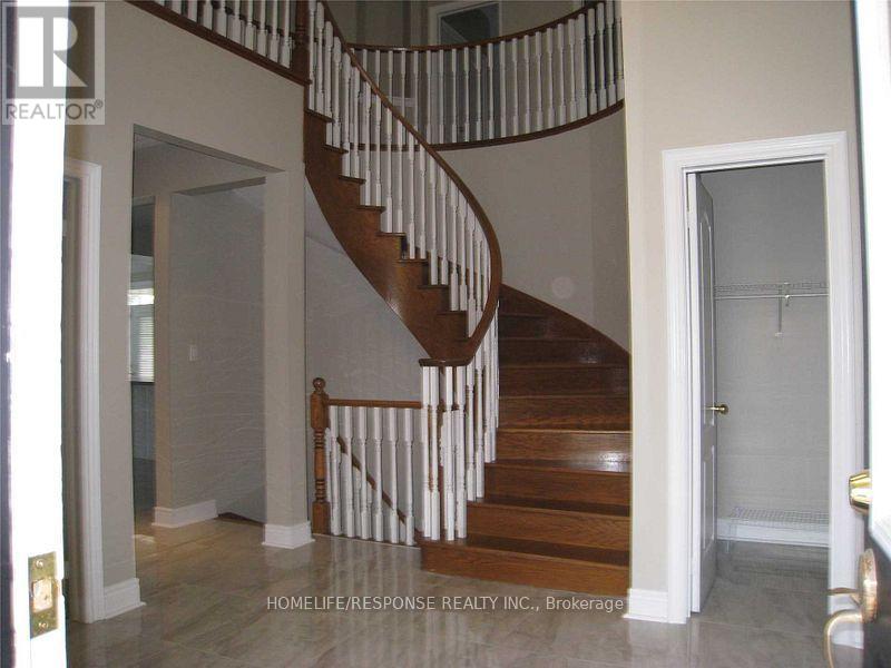 Upper Level - 2 Mcnutt Street, Brampton, Ontario  L6Y 5L3 - Photo 2 - W12529622