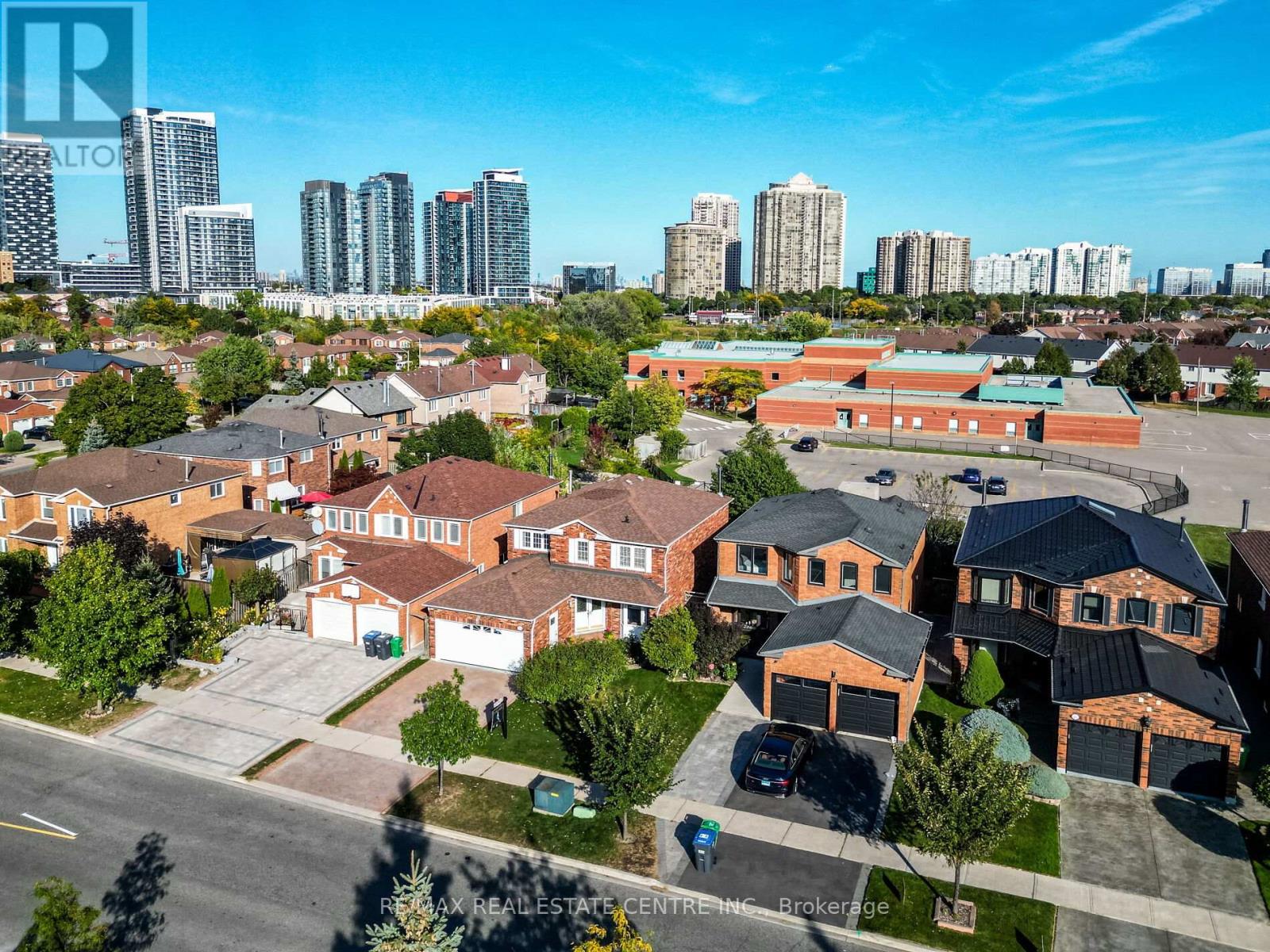 274 Ceremonial Drive, Mississauga, Ontario  L5R 2N8 - Photo 5 - W12427352