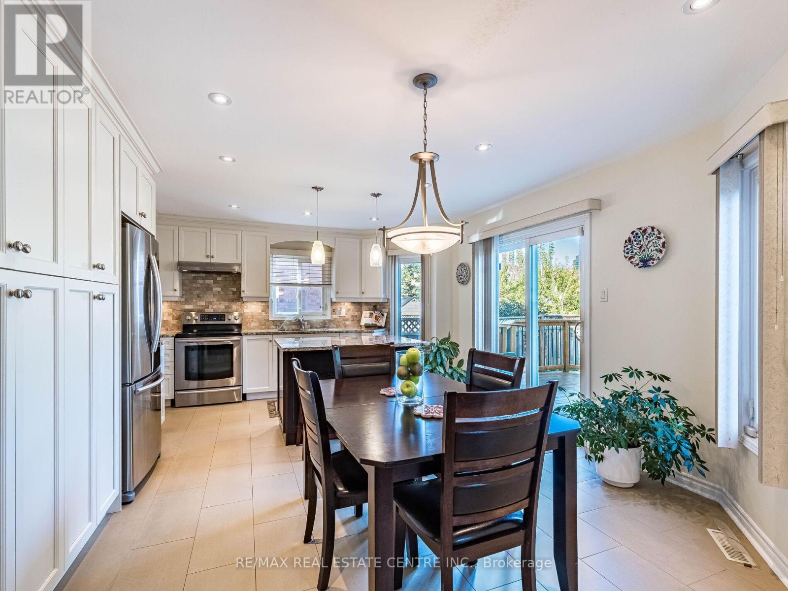 274 Ceremonial Drive, Mississauga, Ontario  L5R 2N8 - Photo 18 - W12427352