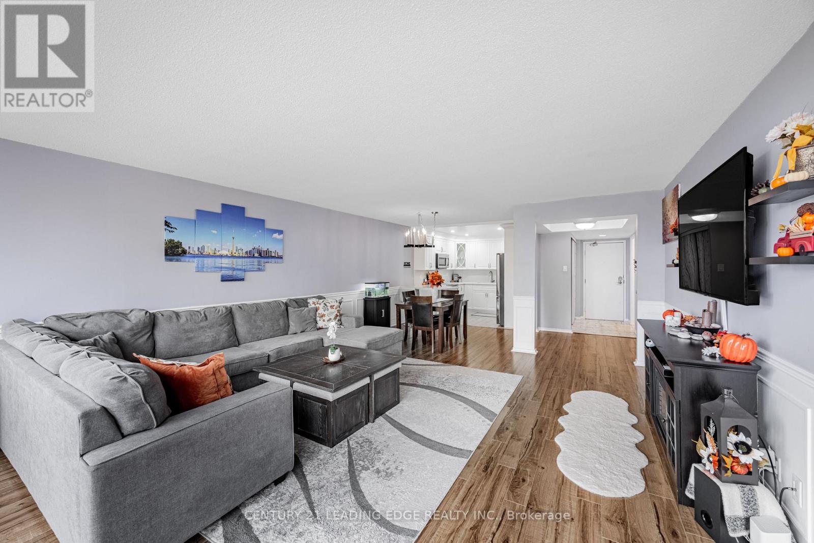 401 - 310 Mill Street S, Brampton, Ontario  L6Y 3B1 - Photo 2 - W12531868