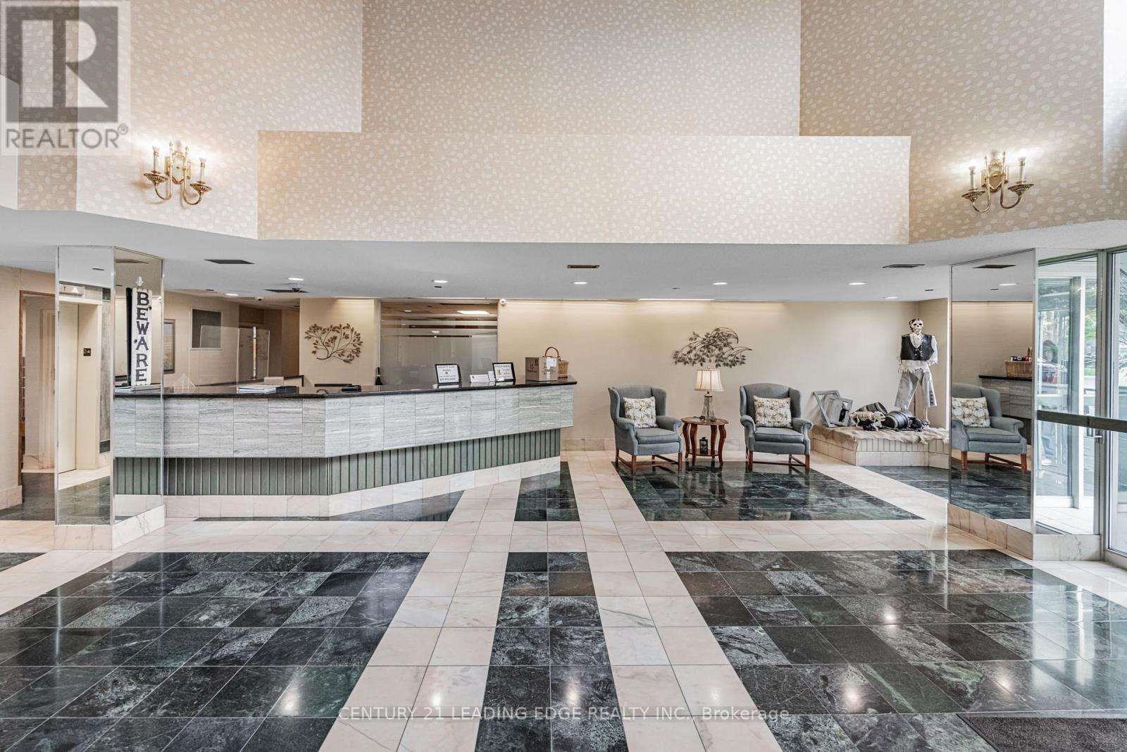 401 - 310 Mill Street S, Brampton, Ontario  L6Y 3B1 - Photo 4 - W12531868