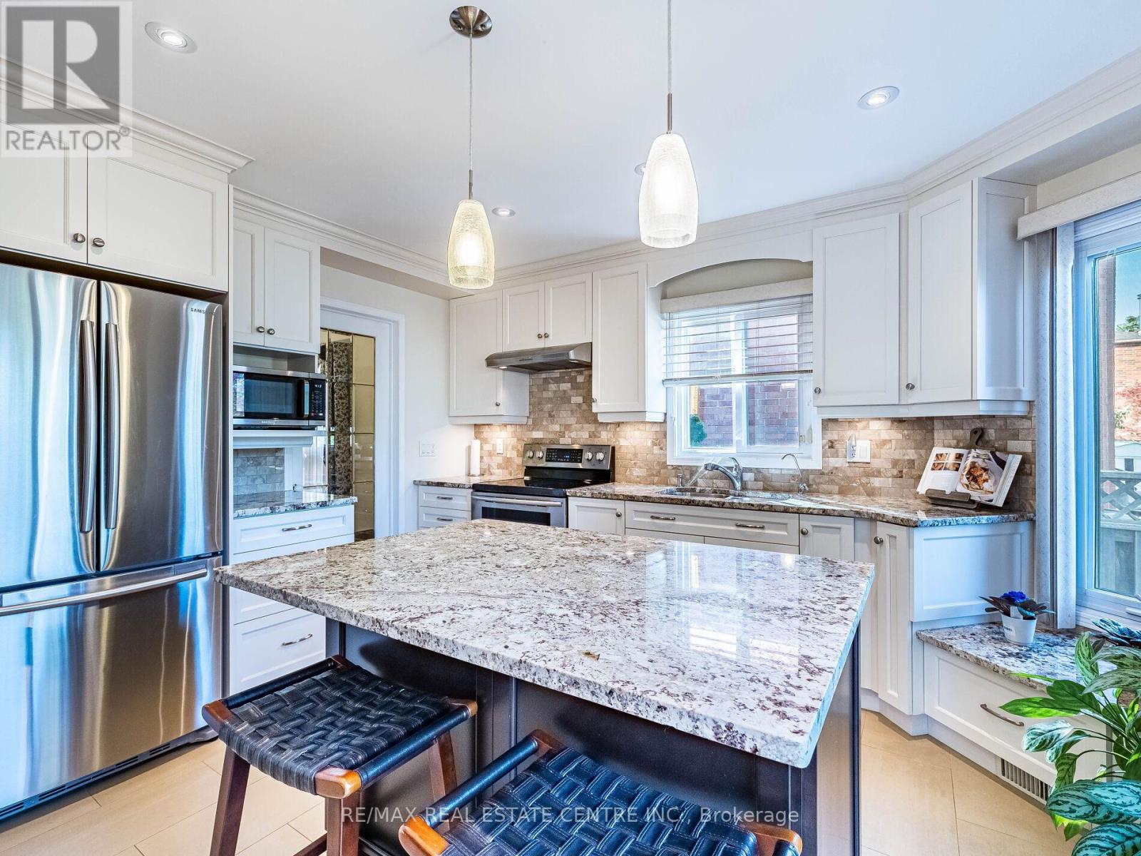 274 Ceremonial Drive, Mississauga, Ontario  L5R 2N8 - Photo 20 - W12427352