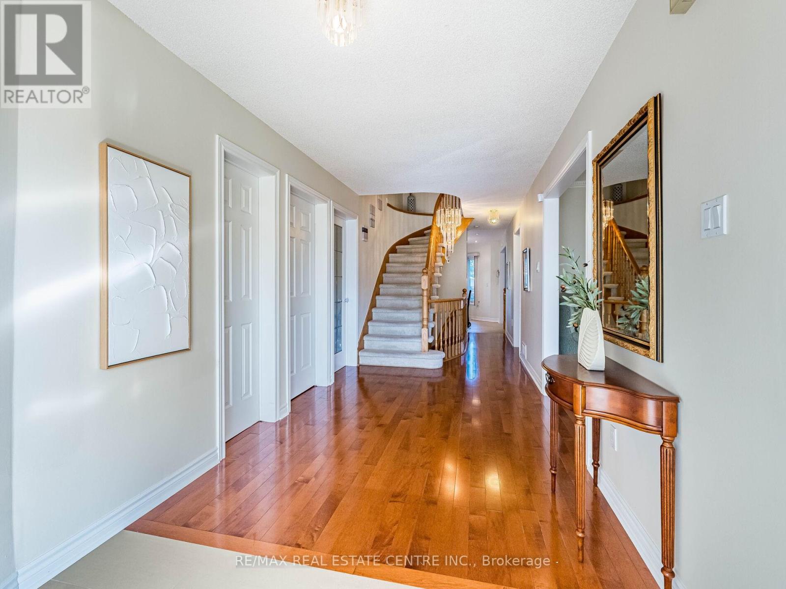 274 Ceremonial Drive, Mississauga, Ontario  L5R 2N8 - Photo 8 - W12427352