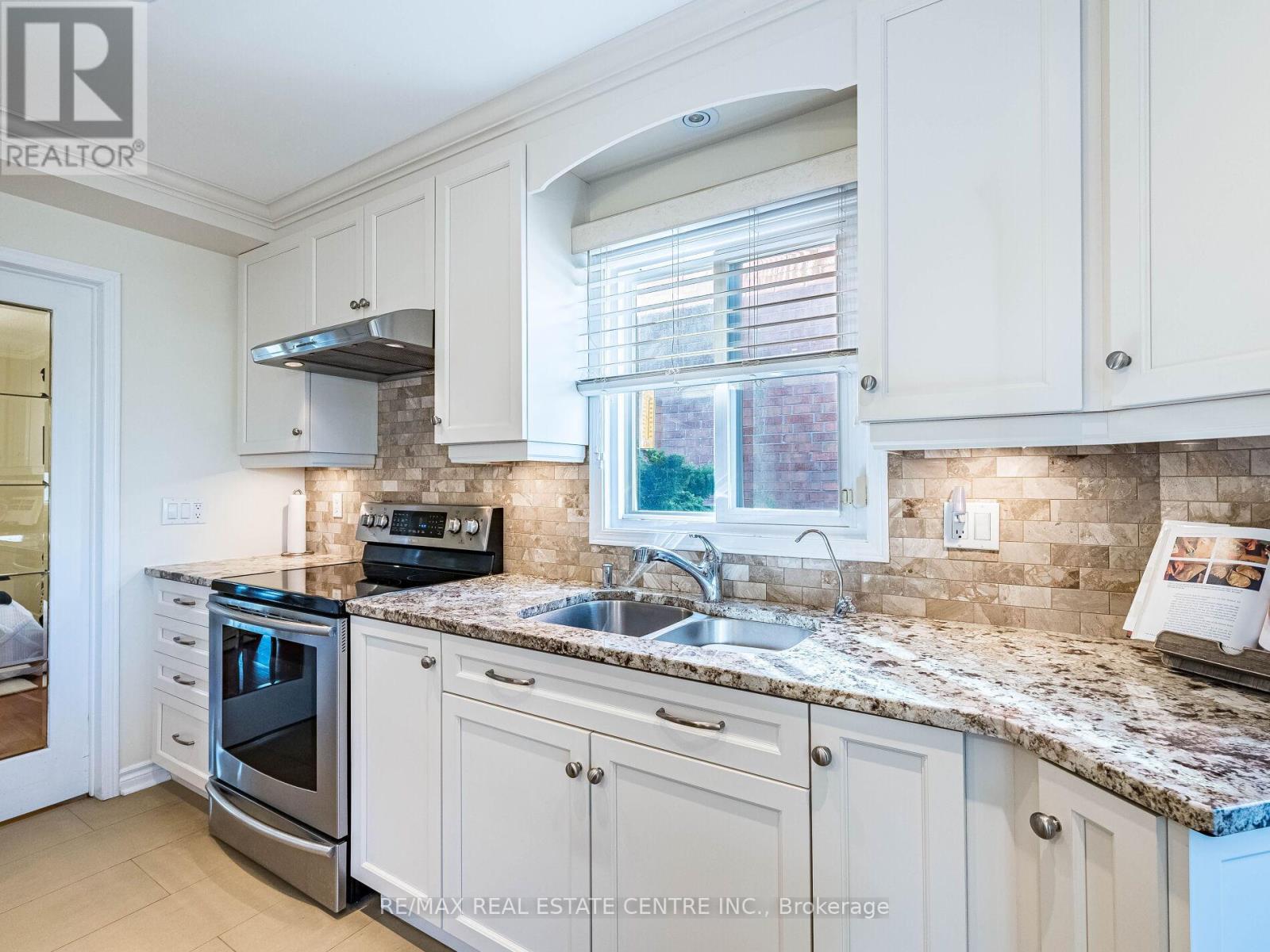 274 Ceremonial Drive, Mississauga, Ontario  L5R 2N8 - Photo 21 - W12427352