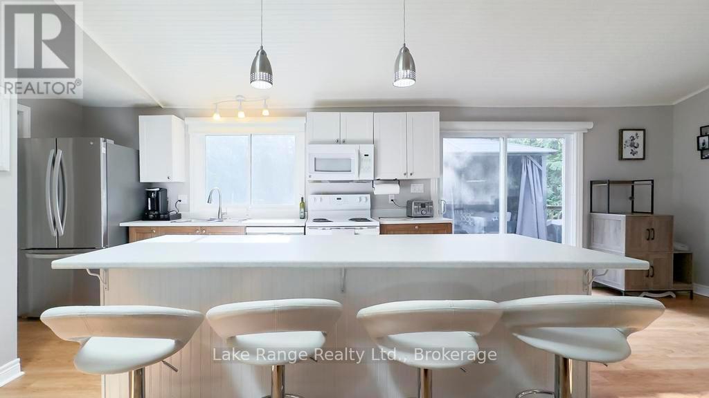 910 Victoria Road, Huron-Kinloss, Ontario  N0G 2R0 - Photo 14 - X12473438