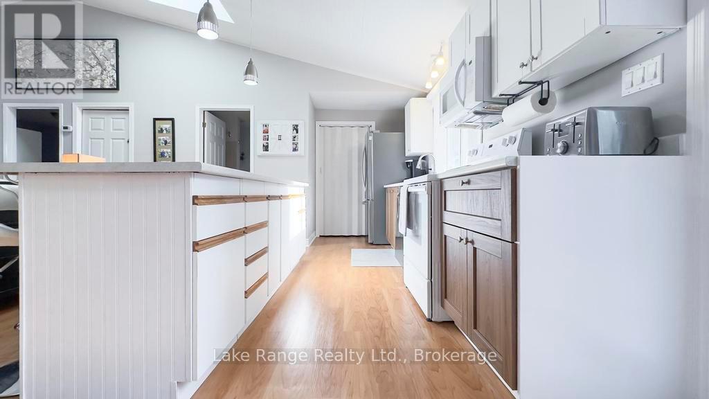 910 Victoria Road, Huron-Kinloss, Ontario  N0G 2R0 - Photo 18 - X12473438