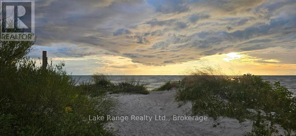 910 Victoria Road, Huron-Kinloss, Ontario  N0G 2R0 - Photo 40 - X12473438