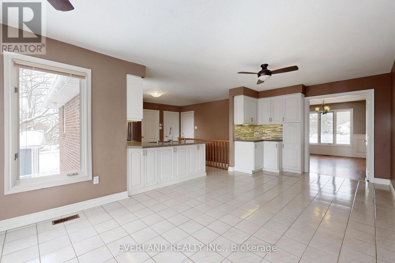 173 Thompson Drive, East Gwillimbury, Ontario  L9N 1E2 - Photo 11 - N12532452