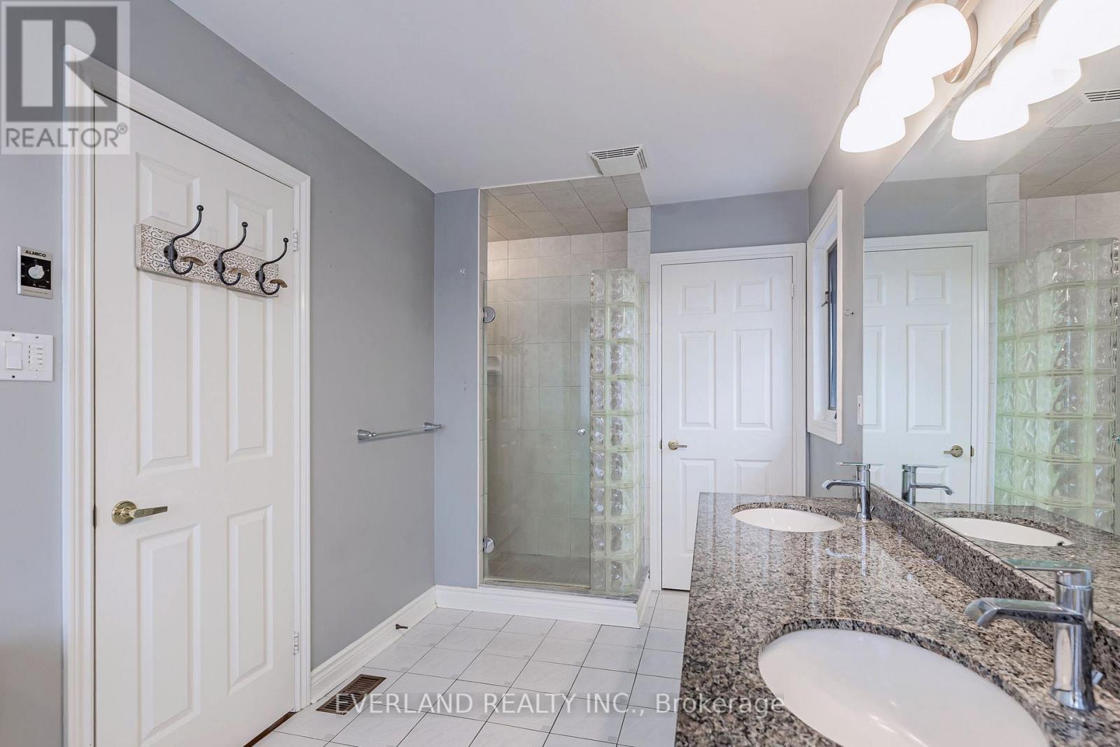 173 Thompson Drive, East Gwillimbury, Ontario  L9N 1E2 - Photo 18 - N12532452