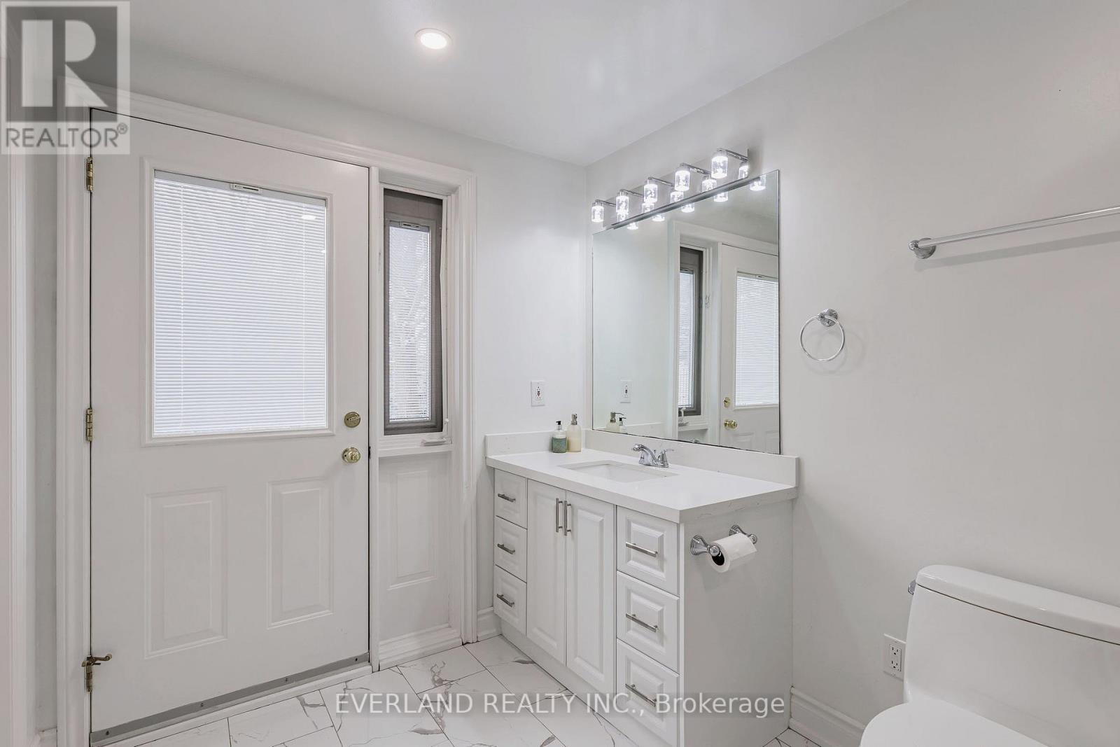 173 Thompson Drive, East Gwillimbury, Ontario  L9N 1E2 - Photo 27 - N12532452