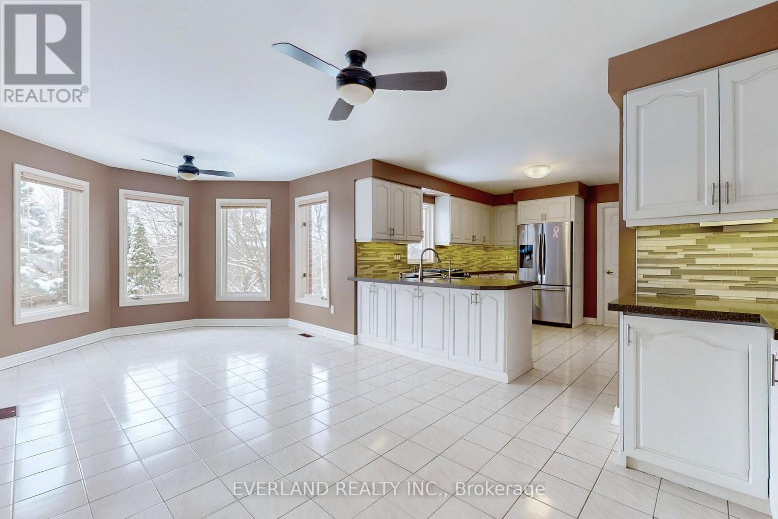 173 Thompson Drive, East Gwillimbury, Ontario  L9N 1E2 - Photo 7 - N12532452