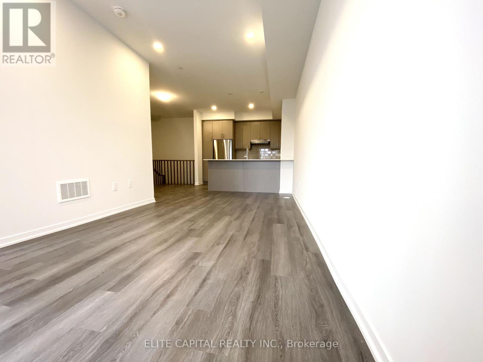 Th 332 - 100 Honeycrisp Crescent, Vaughan, Ontario  L4K 0N7 - Photo 3 - N12532484