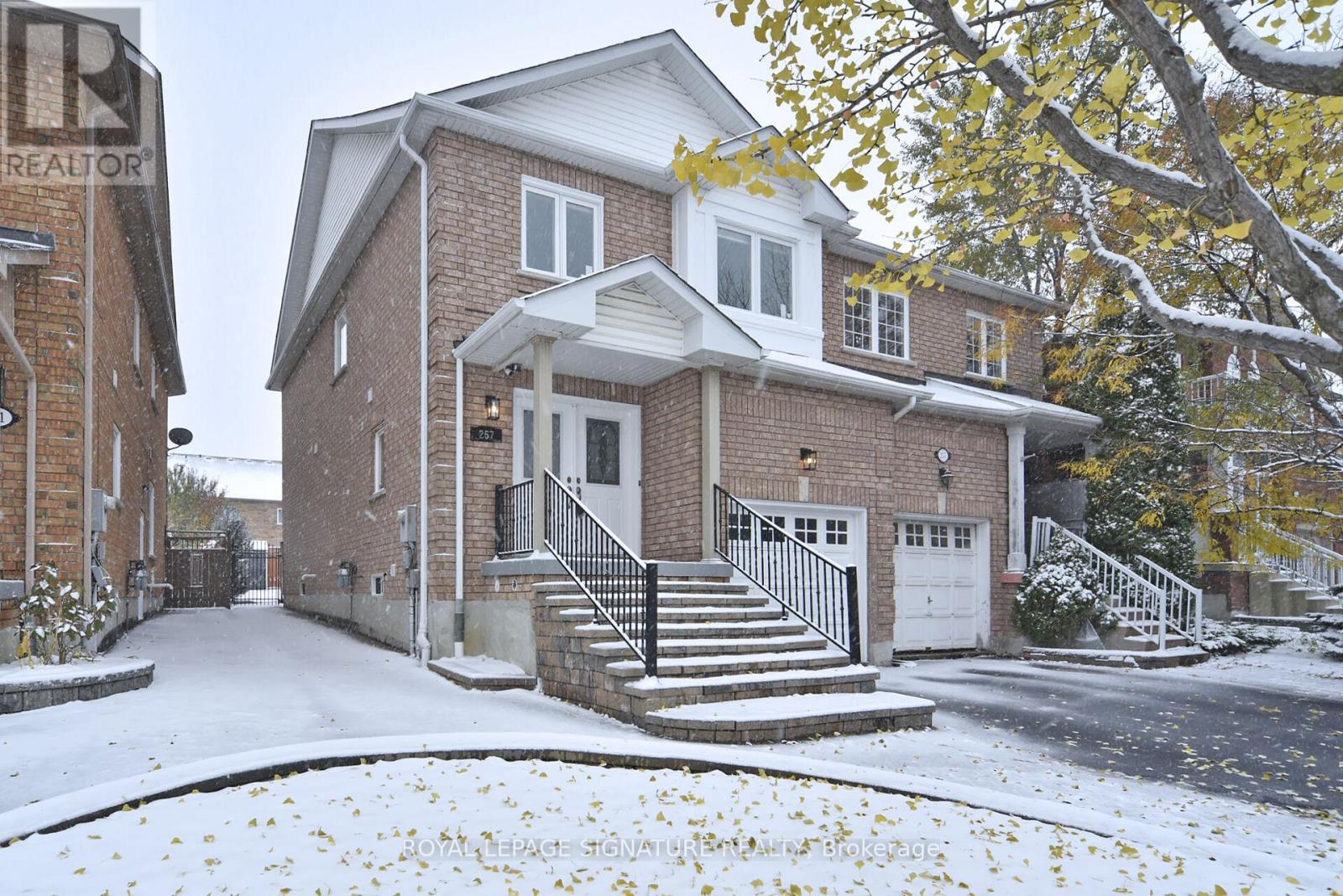 257 Deepsprings Crescent, Vaughan, Ontario  L6A 3L5 - Photo 2 - N12532560