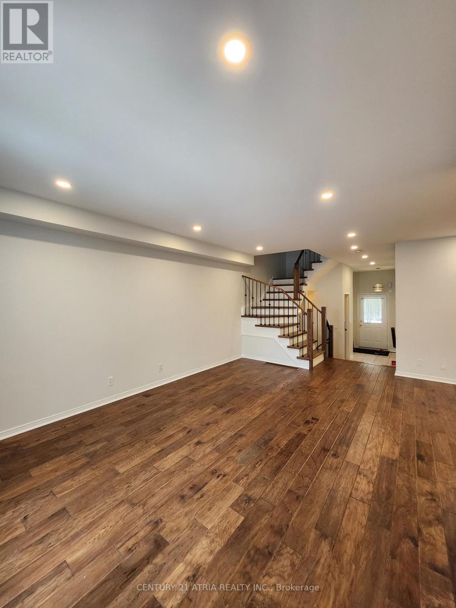 8 Bilbrough Street, Aurora, Ontario  L4G 7W3 - Photo 10 - N12532666