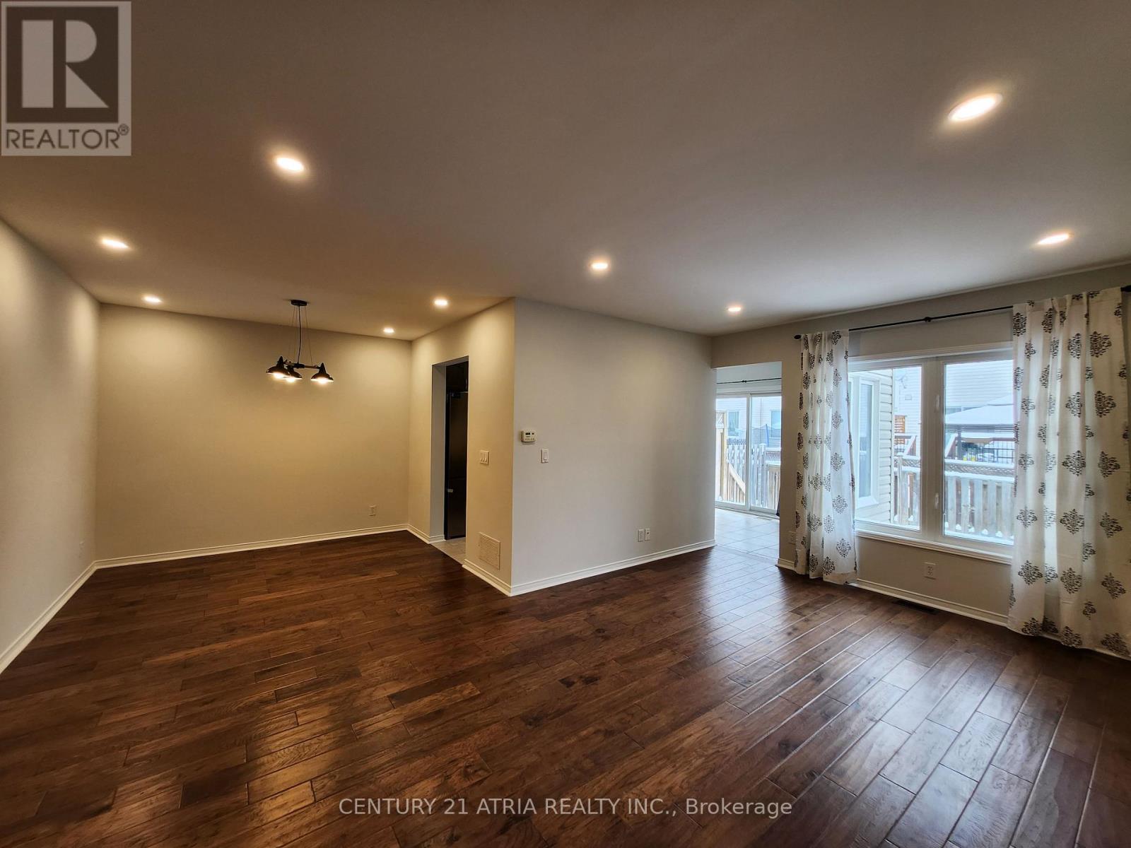 8 Bilbrough Street, Aurora, Ontario  L4G 7W3 - Photo 12 - N12532666