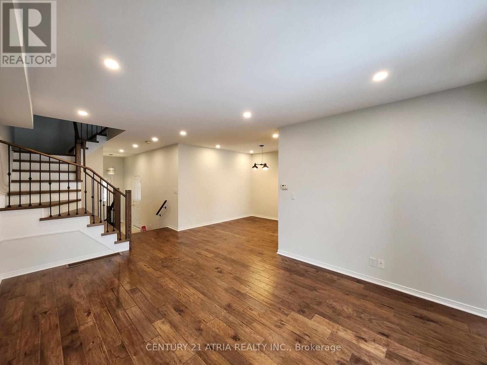 8 Bilbrough Street, Aurora, Ontario  L4G 7W3 - Photo 4 - N12532666