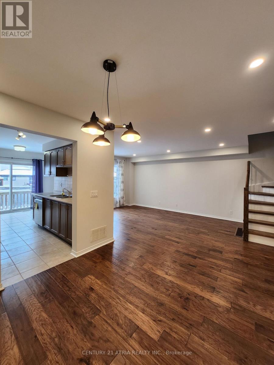 8 Bilbrough Street, Aurora, Ontario  L4G 7W3 - Photo 6 - N12532666