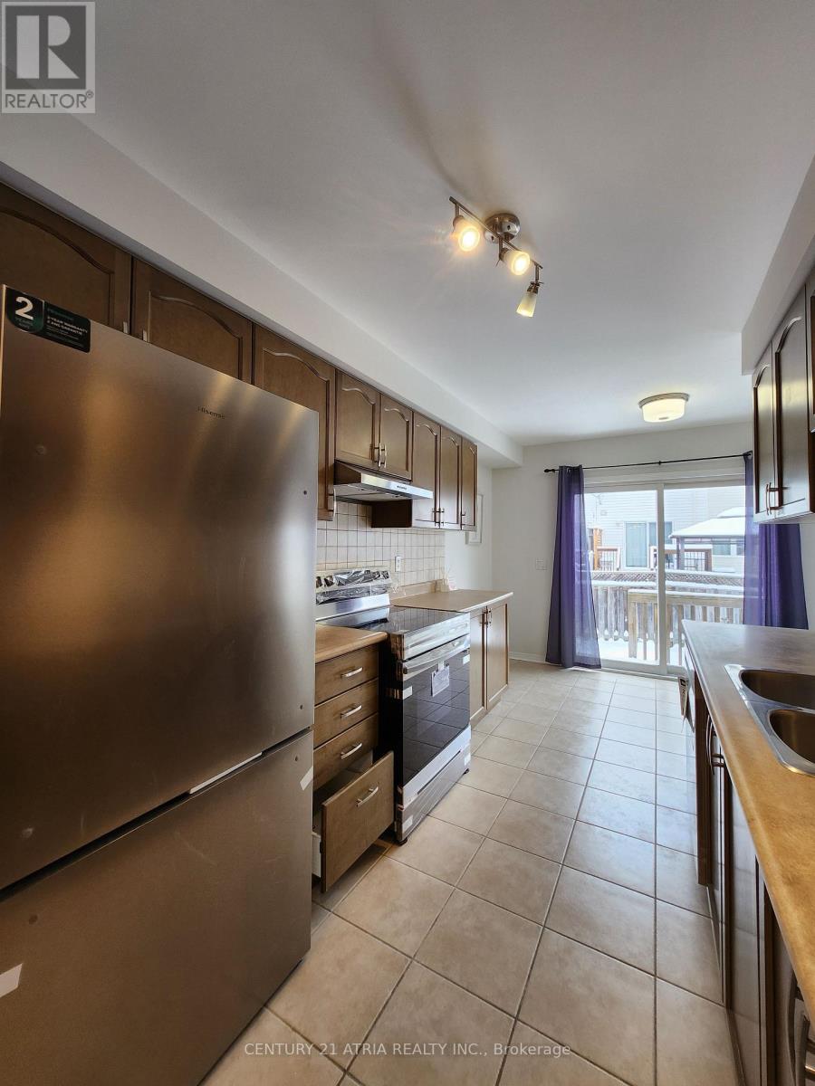 8 Bilbrough Street, Aurora, Ontario  L4G 7W3 - Photo 7 - N12532666