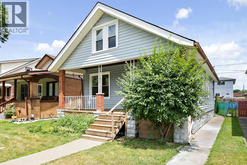 1332 Howard, Windsor, Ontario  N8Y 1N4 - Photo 2 - 25028414