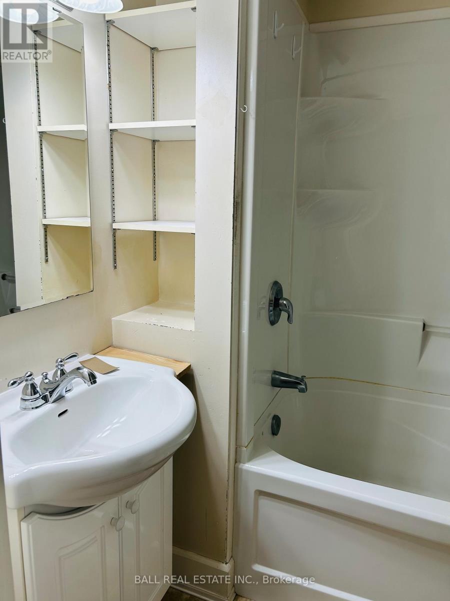 2 - 61 Bolton Street, Kawartha Lakes, Ontario  K0M 1A0 - Photo 8 - X12532830