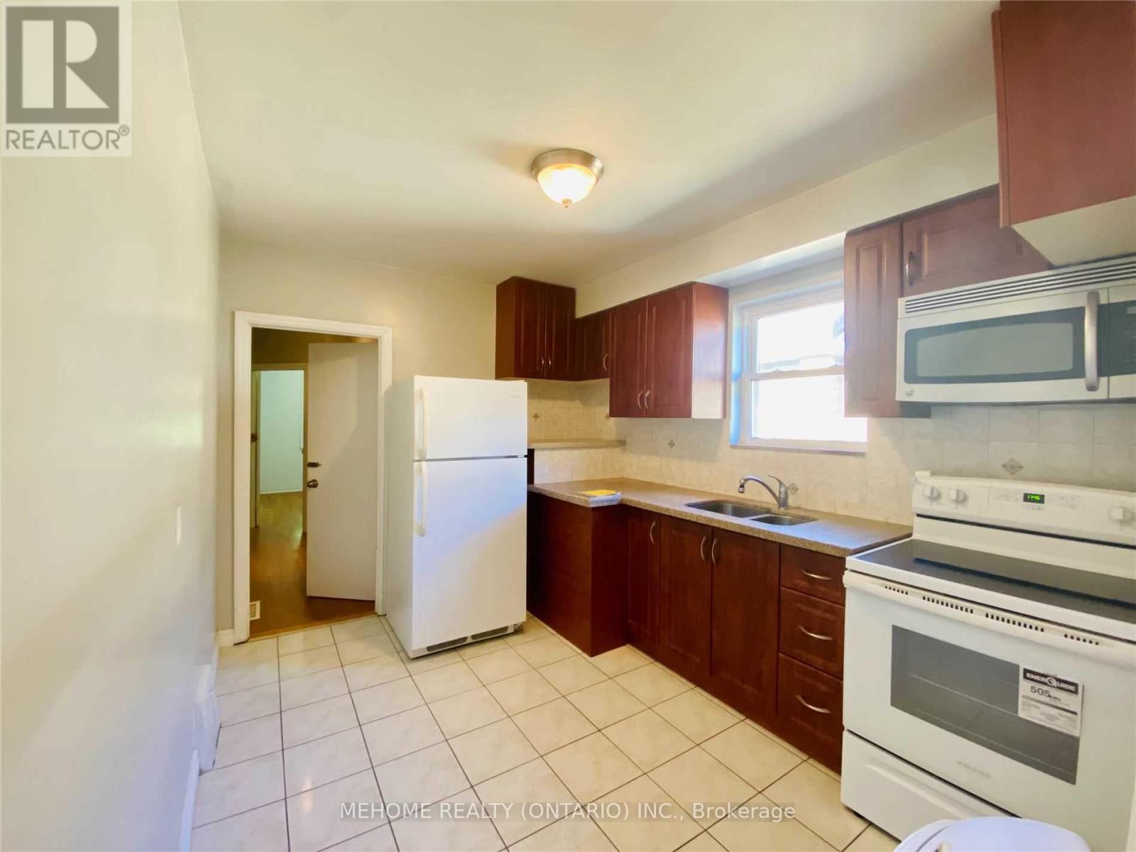 292 Poyntz Avenue, Toronto, Ontario M2N 1J9 - Photo 9 - C12532514