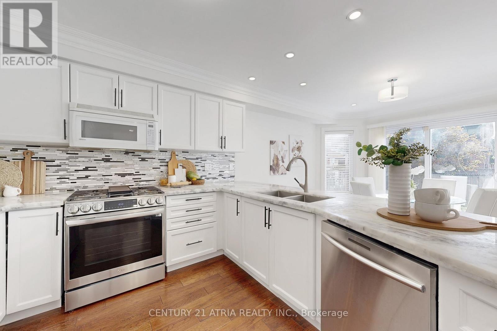 611 Heddle Crescent, Newmarket, Ontario  L3X 2J5 - Photo 13 - N12532578