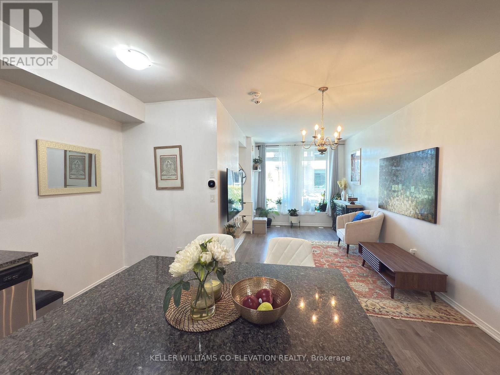 112 - 11 APPLEWOOD LANE, Toronto, Ontario