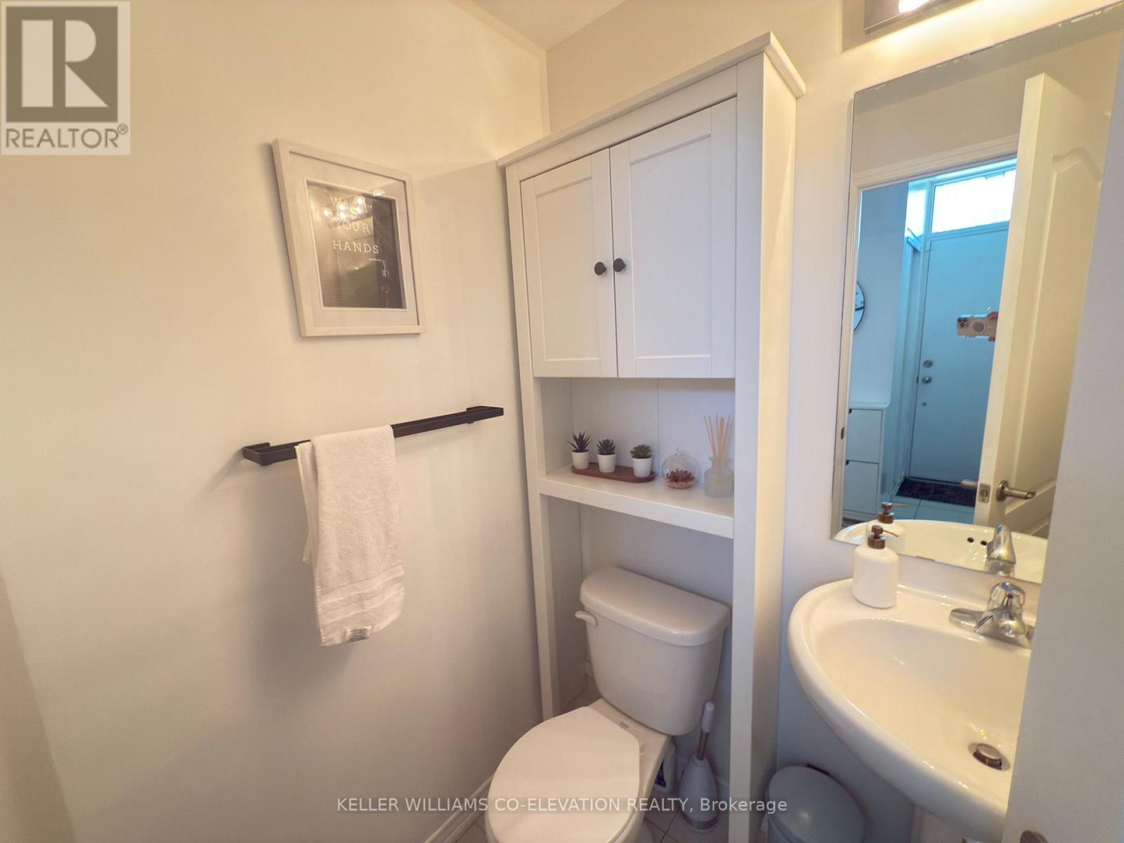 112 - 11 Applewood Lane, Toronto, Ontario  M9C 2Z7 - Photo 10 - W12532430